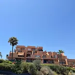 Atico Con Vistas Al Mar Y Con Piscina Frente A Castillo Sohail *