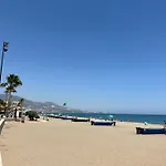 Atico Con Vistas Al Mar Y Con Piscina Frente A Castillo Sohail Apartament