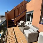 Atico Con Vistas Al Mar Y Con Piscina Frente A Castillo Sohail Apartament *