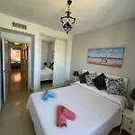Atico Con Vistas Al Mar Y Con Piscina Frente A Castillo Sohail Fuengirola