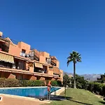 Atico Con Vistas Al Mar Y Con Piscina Frente A Castillo Sohail * Fuengirola