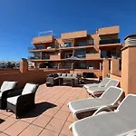 Atico Con Vistas Al Mar Y Con Piscina Frente A Castillo Sohail * Fuengirola