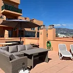Atico Con Vistas Al Mar Y Con Piscina Frente A Castillo Sohail Apartament