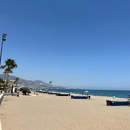 Atico Con Vistas Al Mar Y Con Piscina Frente A Castillo Sohail Lägenhet