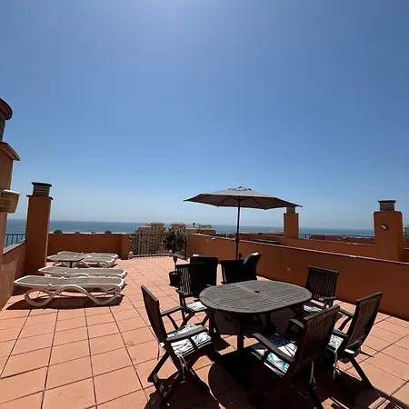 Atico Con Vistas Al Mar Y Con Piscina Frente A Castillo Sohail