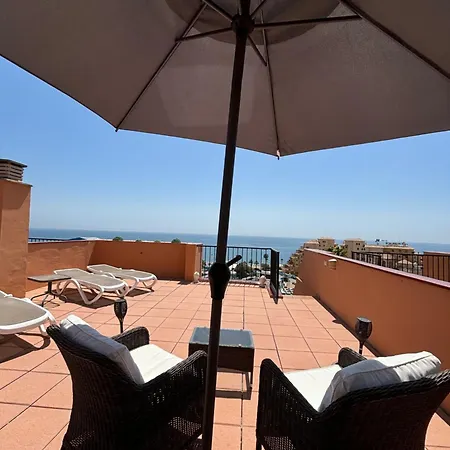 Atico Con Vistas Al Mar Y Con Piscina Frente A Castillo Sohail