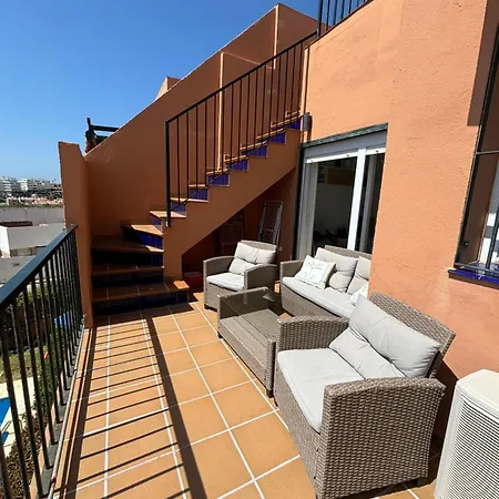 Atico Con Vistas Al Mar Y Con Piscina Frente A Castillo Sohail Lägenhet *