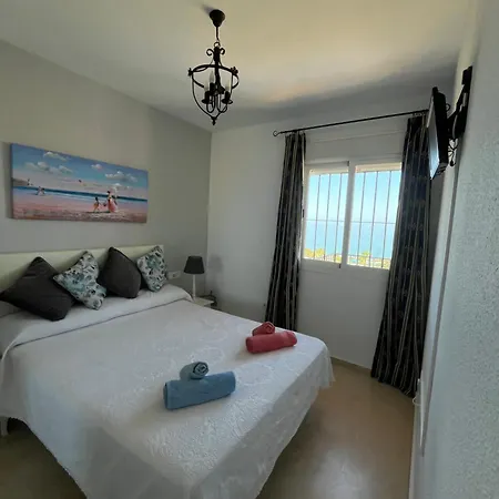 Atico Con Vistas Al Mar Y Con Piscina Frente A Castillo Sohail Апартаменты Фуэнхирола