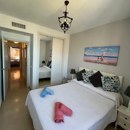 Atico Con Vistas Al Mar Y Con Piscina Frente A Castillo Sohail Фуэнхирола