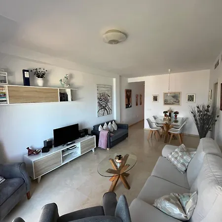 Atico Con Vistas Al Mar Y Con Piscina Frente A Castillo Sohail