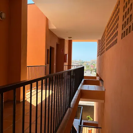 Atico Con Vistas Al Mar Y Con Piscina Frente A Castillo Sohail *