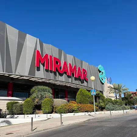 Atico Con Vistas Al Mar Y Con Piscina Frente A Castillo Sohail Appartement *