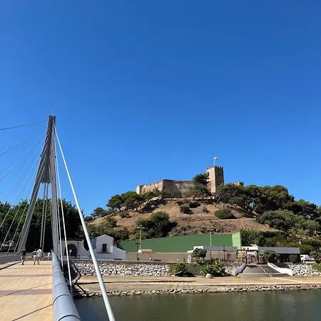Atico Con Vistas Al Mar Y Con Piscina Frente A Castillo Sohail
