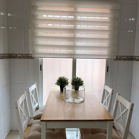 Atico Con Vistas Al Mar Y Con Piscina Frente A Castillo Sohail Daire Fuengirola