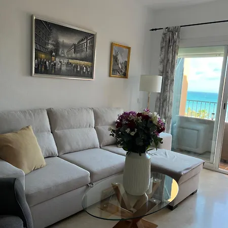 Atico Con Vistas Al Mar Y Con Piscina Frente A Castillo Sohail アパート フエンヒロラ