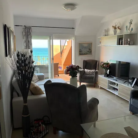 Atico Con Vistas Al Mar Y Con Piscina Frente A Castillo Sohail *