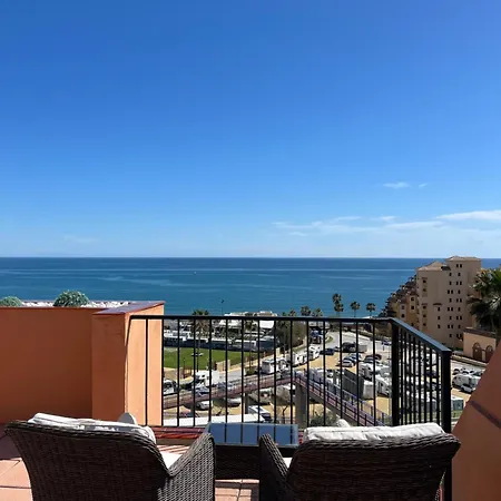 ático Con Vistas Al Mar Y Con Piscina Frente A Castillo Sohail Apartamento