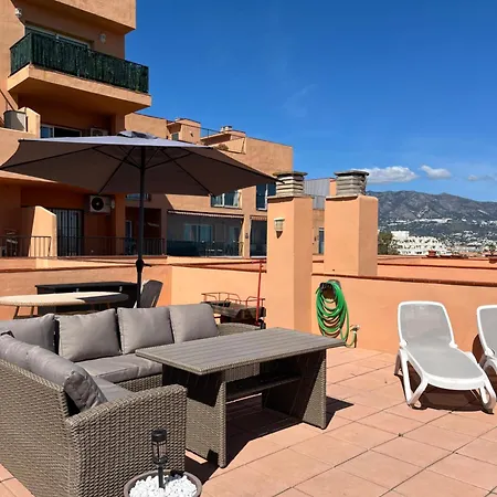 ático Con Vistas Al Mar Y Con Piscina Frente A Castillo Sohail Apartamento