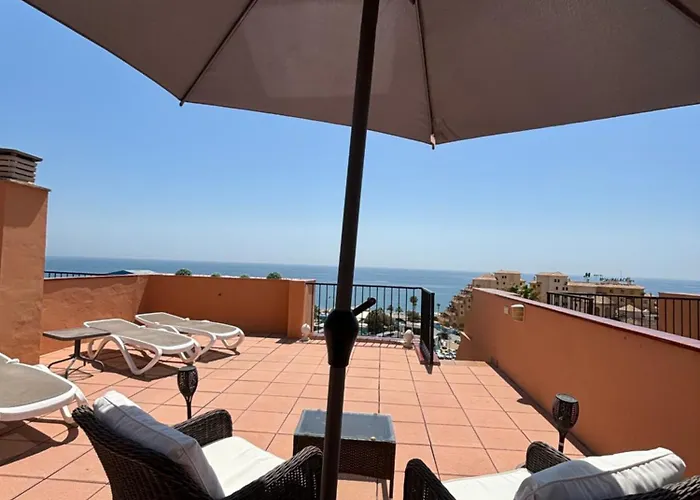 Atico Con Vistas Al Mar Y Con Piscina Frente A Castillo Sohail