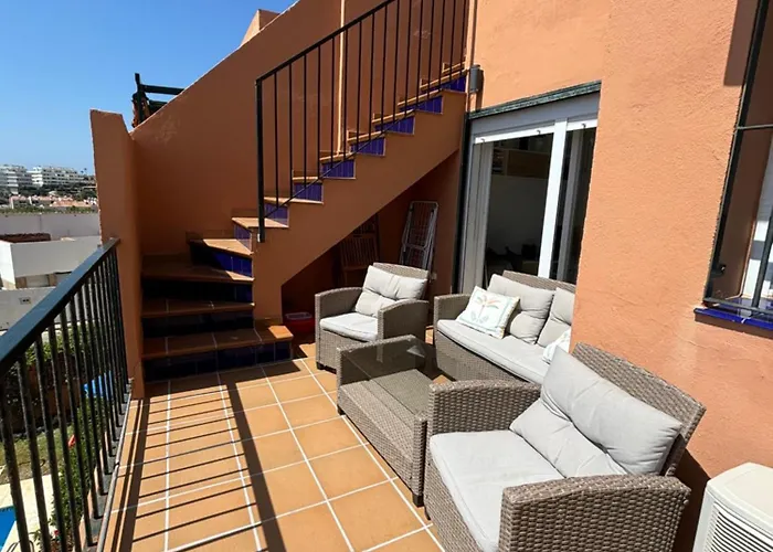 ático Con Vistas Al Mar Y Con Piscina Frente A Castillo Sohail Apartamento *