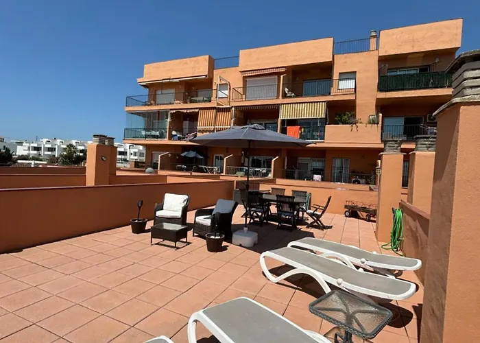 Atico Con Vistas Al Mar Y Con Piscina Frente A Castillo Sohail *