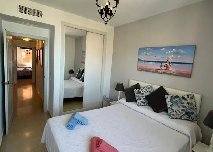 Atico Con Vistas Al Mar Y Con Piscina Frente A Castillo Sohail フエンヒロラ