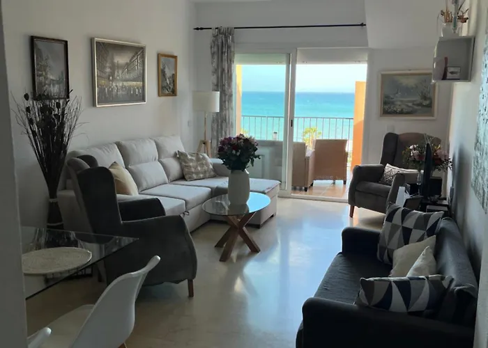 Atico Con Vistas Al Mar Y Con Piscina Frente A Castillo Sohail アパート *