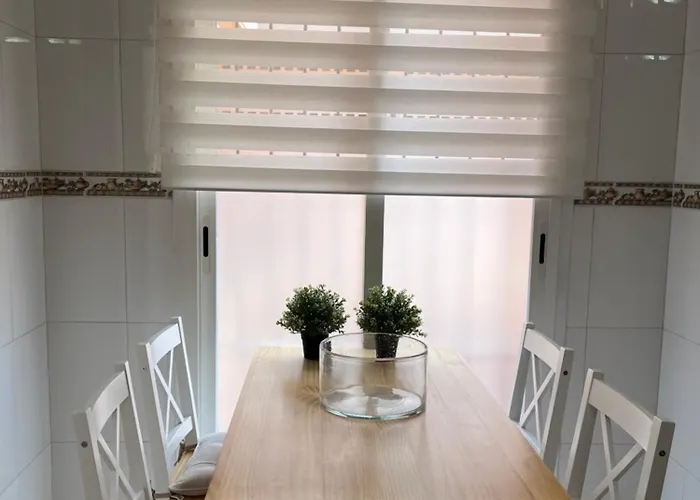 Atico Con Vistas Al Mar Y Con Piscina Frente A Castillo Sohail Daire Fuengirola