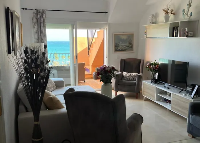 Atico Con Vistas Al Mar Y Con Piscina Frente A Castillo Sohail *