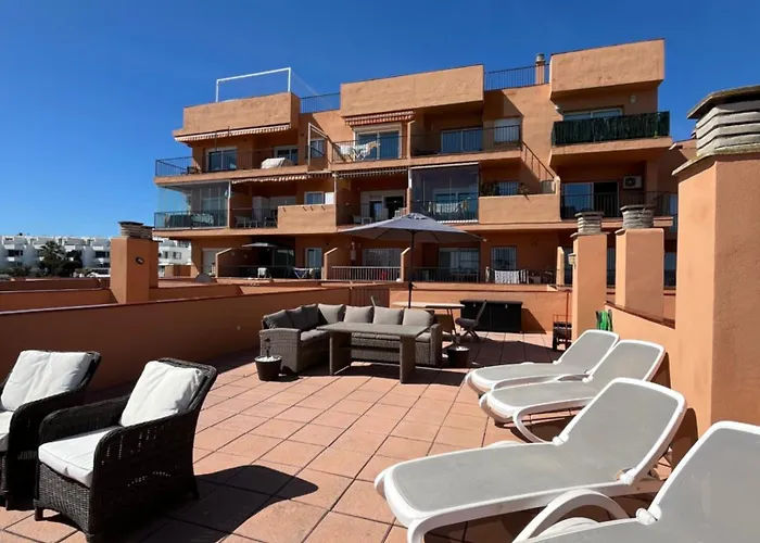 Atico Con Vistas Al Mar Y Con Piscina Frente A Castillo Sohail * フエンヒロラ