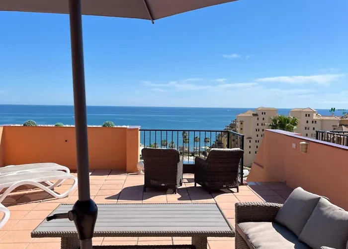 Atico Con Vistas Al Mar Y Con Piscina Frente A Castillo Sohail