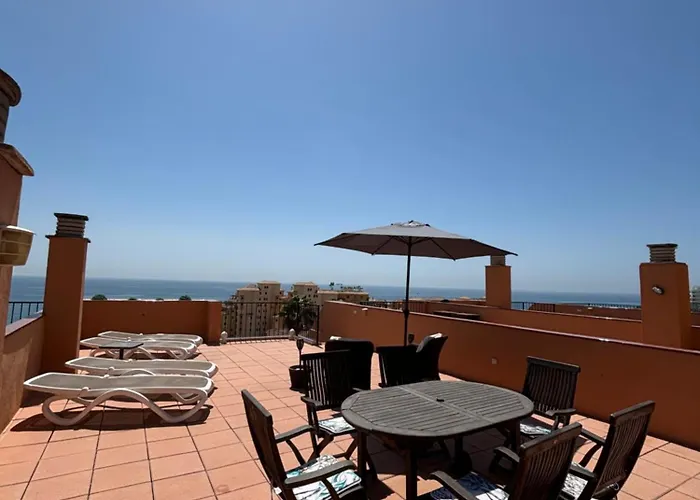 Atico Con Vistas Al Mar Y Con Piscina Frente A Castillo Sohail