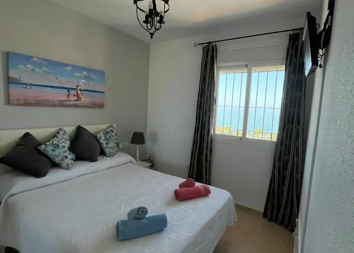 Atico Con Vistas Al Mar Y Con Piscina Frente A Castillo Sohail Апартаменты Фуэнхирола