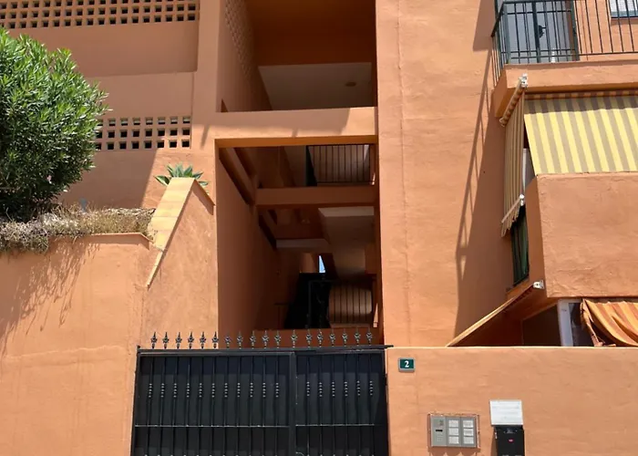 Atico Con Vistas Al Mar Y Con Piscina Frente A Castillo Sohail Фуэнхирола