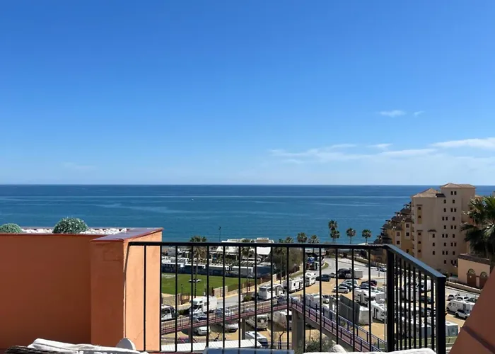 Atico Con Vistas Al Mar Y Con Piscina Frente A Castillo Sohail Apartment